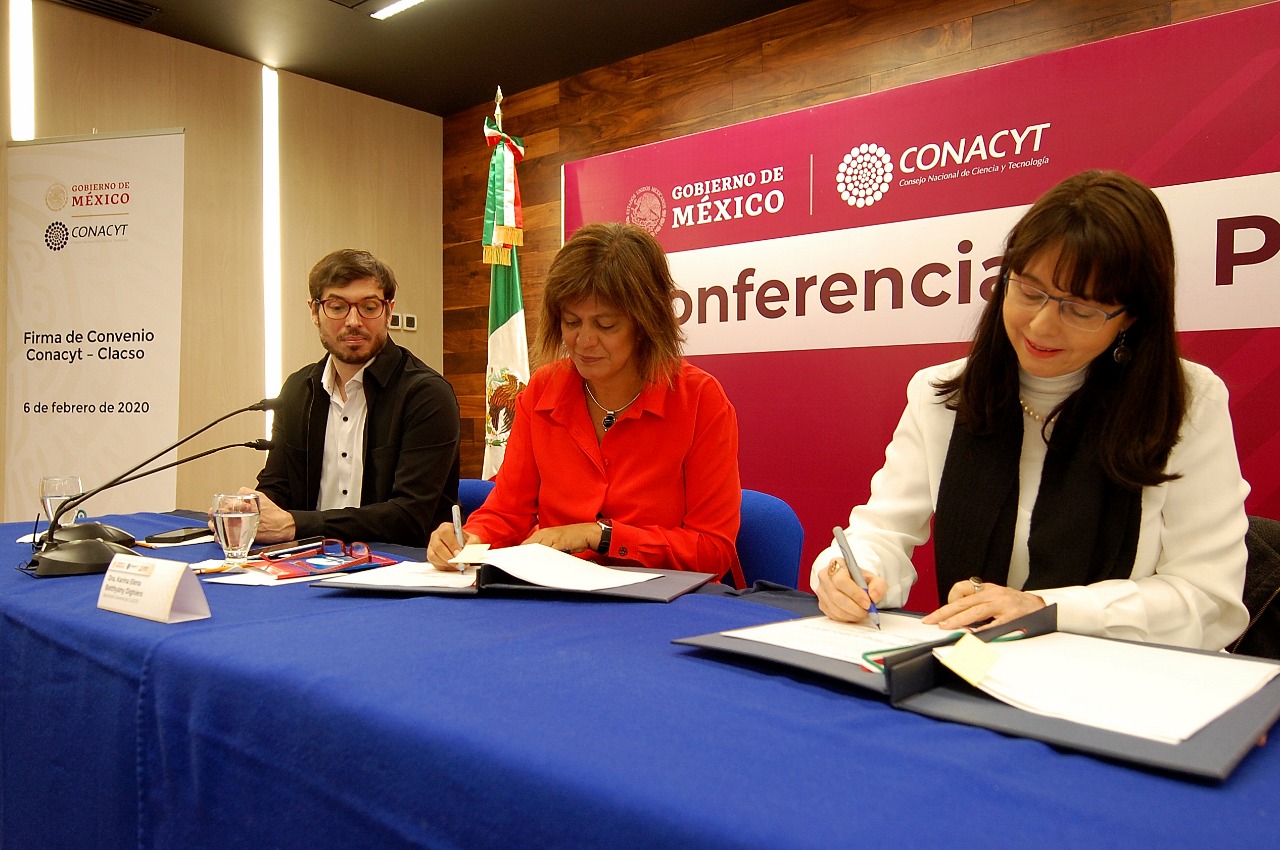 Lee más sobre el artículo Conacyt y Clacso firman convenio de becas para posgrados en ciencias sociales y humanidades